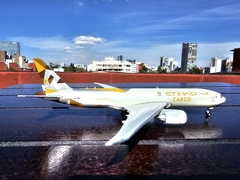 ETIHAD CARGO BOEING 777F A6-DDD 1:400 JC WINGS en internet