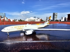 ETIHAD CARGO BOEING 777F A6-DDD 1:400 JC WINGS - tienda en línea