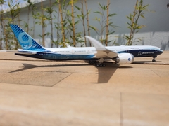 BOEING HOUSE COLORS 777-9 "ALAS DOBLADAS" 1:400 JC WINGS en internet