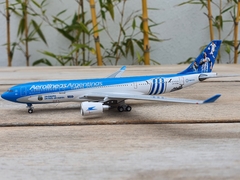 AEROLÍNEAS ARGENTINAS AIRBUS A330-200 "UN EQUIPO, UN PAÍS, UN SUEÑO" - comprar en línea