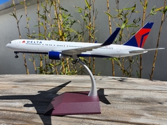 DELTA AIR LINES BOEING 767-300 (WL) GEMINI JETS ESCALA 1:200 - comprar en línea