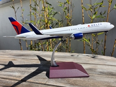 DELTA AIR LINES BOEING 767-300 (WL) GEMINI JETS ESCALA 1:200 en internet