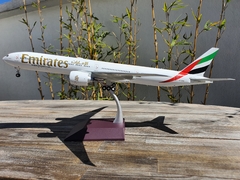 EMIRATES BOEING 777-300 GEMINI JETS ESCALA 1:200 - comprar en línea