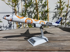 ALL NIPPON AIRWAYS (ANA) BOEING 777-300 "STAR WARS BB8" 1:200 INFLIGHT200 - comprar en línea