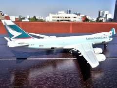 Imagen de CATHAY PACIFIC BOEING 747-8F INTERACTIVO B-LIC 1:400 JC WINGS