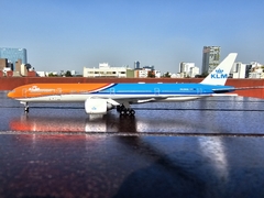 KLM BOEING 777-300 "ORANGE PRIDE" PH-BVA 1:400 NG MODELS - comprar en línea