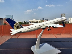 CONTINENTAL BOEING 757-300 (WL) N57857 1:200 INFLIGHT200 - tienda en línea