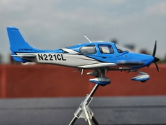 PRIVADO CIRRUS SR22 N221CL 1:72 GEMINI JETS - Aztec Wings