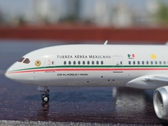 Imagen de Fuerza Aérea Mexicana Boeing 787-8 XC-MEX 1:400 Gemini Jets