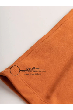 Jardineira Mostarda Pantacourt + Camiseta
