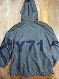 Campera Anorak Rompimientos YTI Talle L en internet