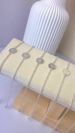 Pulseira Placa Inicial com Coração Vazado - loja online