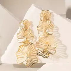 BRINCO LONGO BOTÕES DE FLORES - comprar online