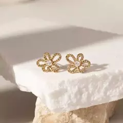 BRINCO FLOR ZIRCÔNIA