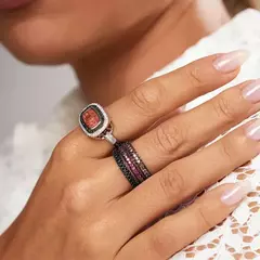 ANEL TRIO CRAVEJADO COM ZIRCÔNIAS NEGRAS - BANHO DE RÓDIO BRANCO