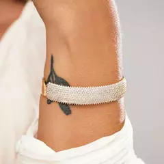 BRACELETE CRAVEJADO - BANHO OURO 18K na internet