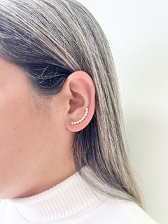 Brinco ear cuff bolinhas