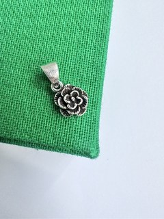 Pingente rosa envelhecida