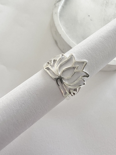 Anel flor de lotus