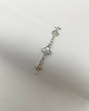 Pulseira Van Cleaf cravejada.