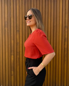 Blusa Lia na internet