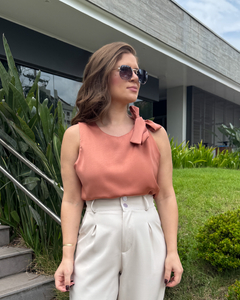 Blusa Lizi na internet