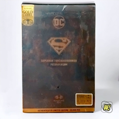 DC Superman Unchained - Superman Con Armadura Patina Gold Label 7 Pulgadas - McFarlane