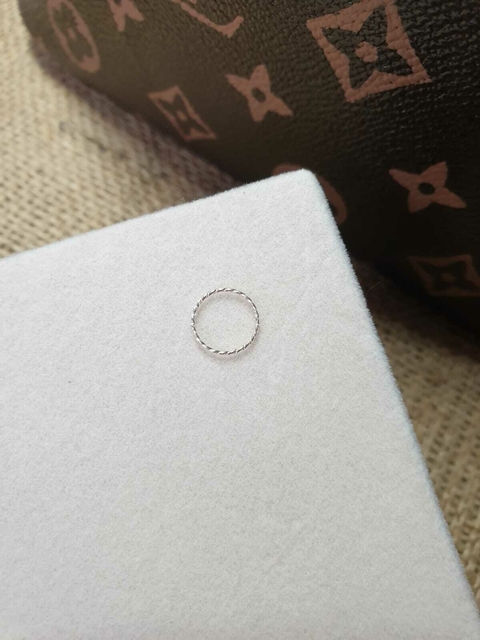 Argola nariz torcida