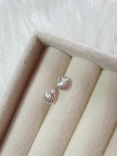 Brinco concha pequeno
