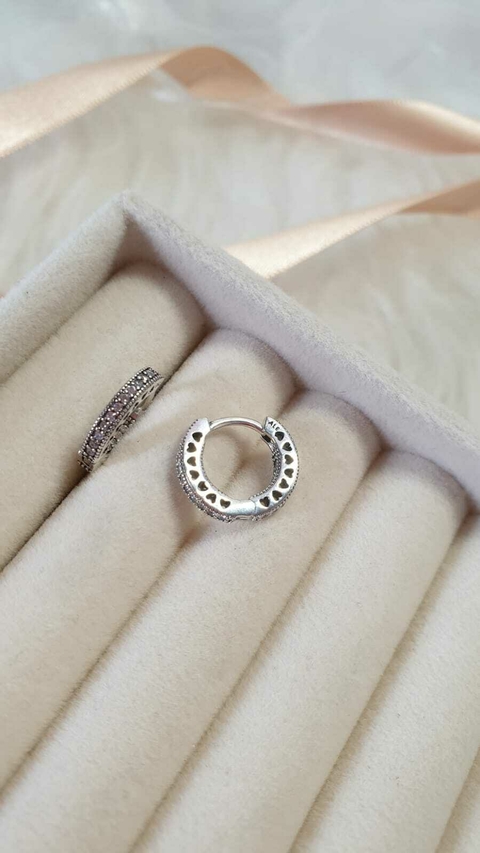 Argola cravejada corações