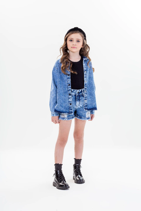 Conjunto Menina Três Peças, Camisa jeans, Shorts Jeans e Camiseta - comprar online