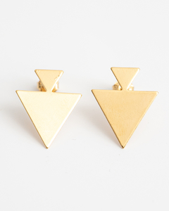 Brinco Luza triangulo médio banhado a ouro18k