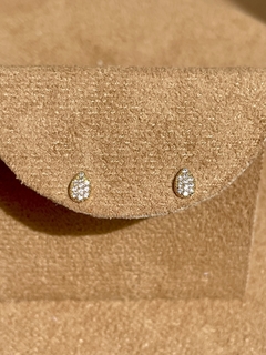 Brinco gota pequena banhado a ouro 18k