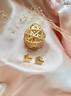 Brinco mini seta banhado a ouro18k