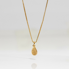 Colar gota trabalhada banhado a ouro18k