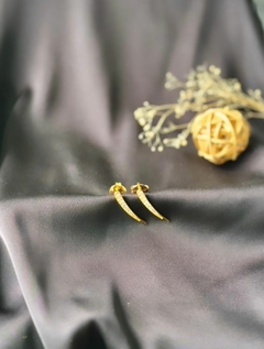 Brinco earcuff splash banhado a ouro 18k
