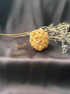 Brinco earcuff estrelaz vazadas banhado a ouro 18k