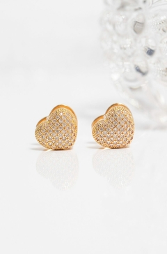 Argola click PRIME coração cravejado com zirconias banhado a ouro 18k