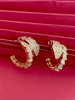 Argola serpente PRIME zircônias banhado a ouro 18k