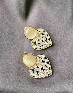 Brinco PRIME madre perola zirconia banhado a ouro 18k