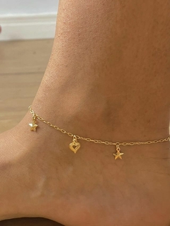 Tornozeleira de coração e estrelas banhada a ouro 18k