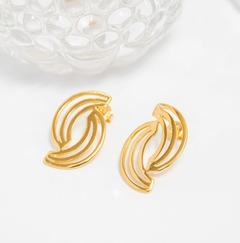 Brinco S vazado banhado a ouro18k