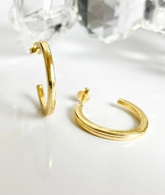 Argola M fio quadrado liso banhado a ouro 18k