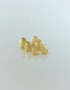 Trio de brinco corações trabalhados banhado a ouro 18k