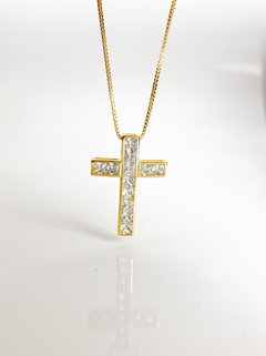 Colar Cruz com zircônia grande banhado a ouro 18k