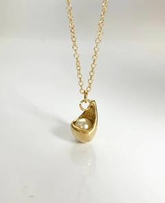 Colar Concha com Pérola Banhado a Ouro 18k