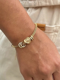 Pulseira com berloques banhada a ouro 18k