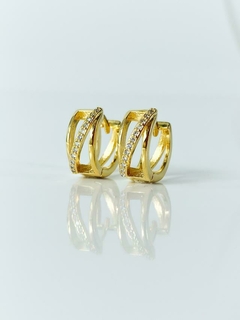 BRINCO ARGOLINHA COM FAIXA DE ZIRCÔNIA BANHADO A OURO 18K