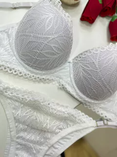 Conjunto linha casual na internet