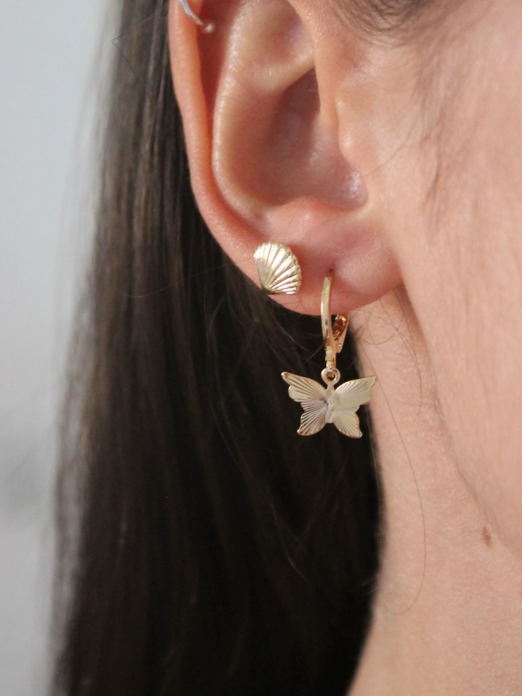 ARGOLINHA BORBOLETA - BANHO DE OURO 18K